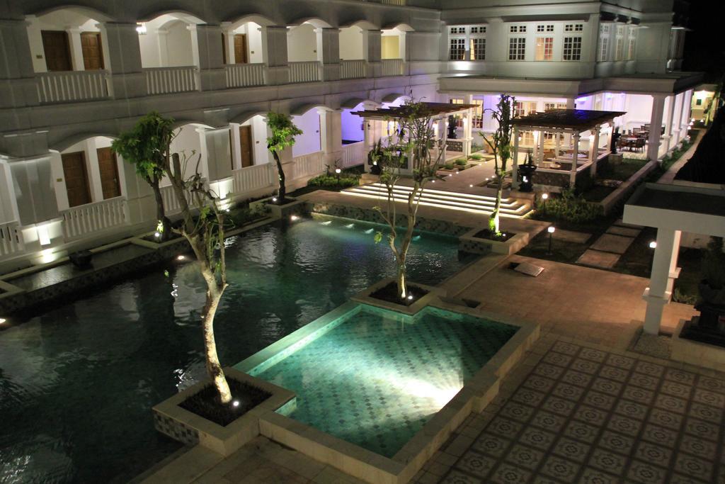 Ammi Cepu Hotel Екстериор снимка