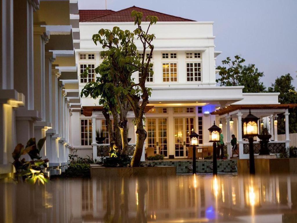Ammi Cepu Hotel Екстериор снимка