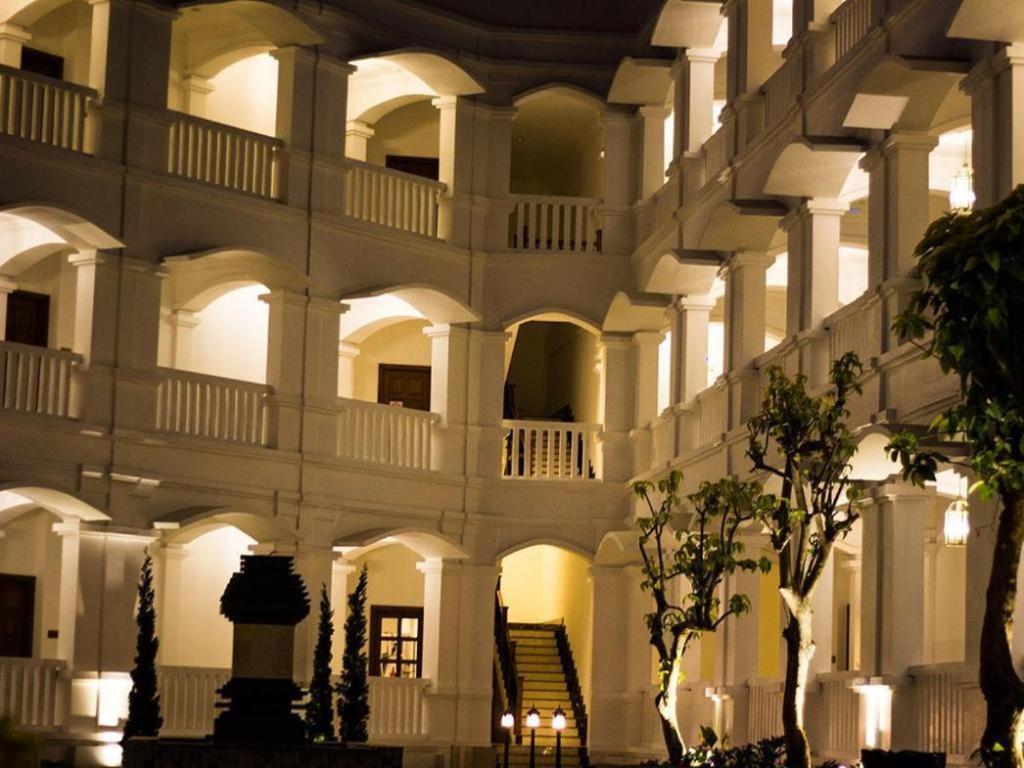 Ammi Cepu Hotel Екстериор снимка