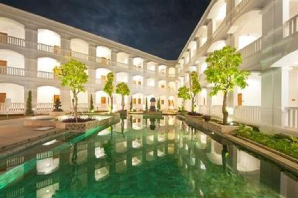Ammi Cepu Hotel Екстериор снимка